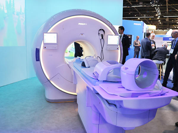 RSNA2024 フィリップス：MRI：AI読影支援アプリケーションをシームレス