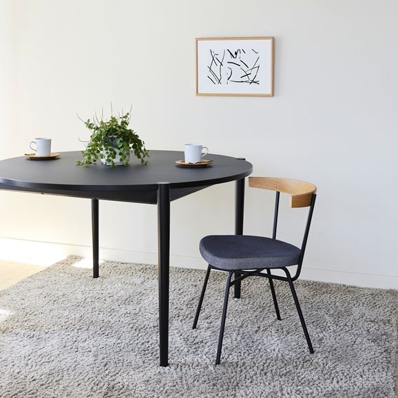在庫品】FERRET CHAIR Black frame × Charcoal｜リビング・ダイニング