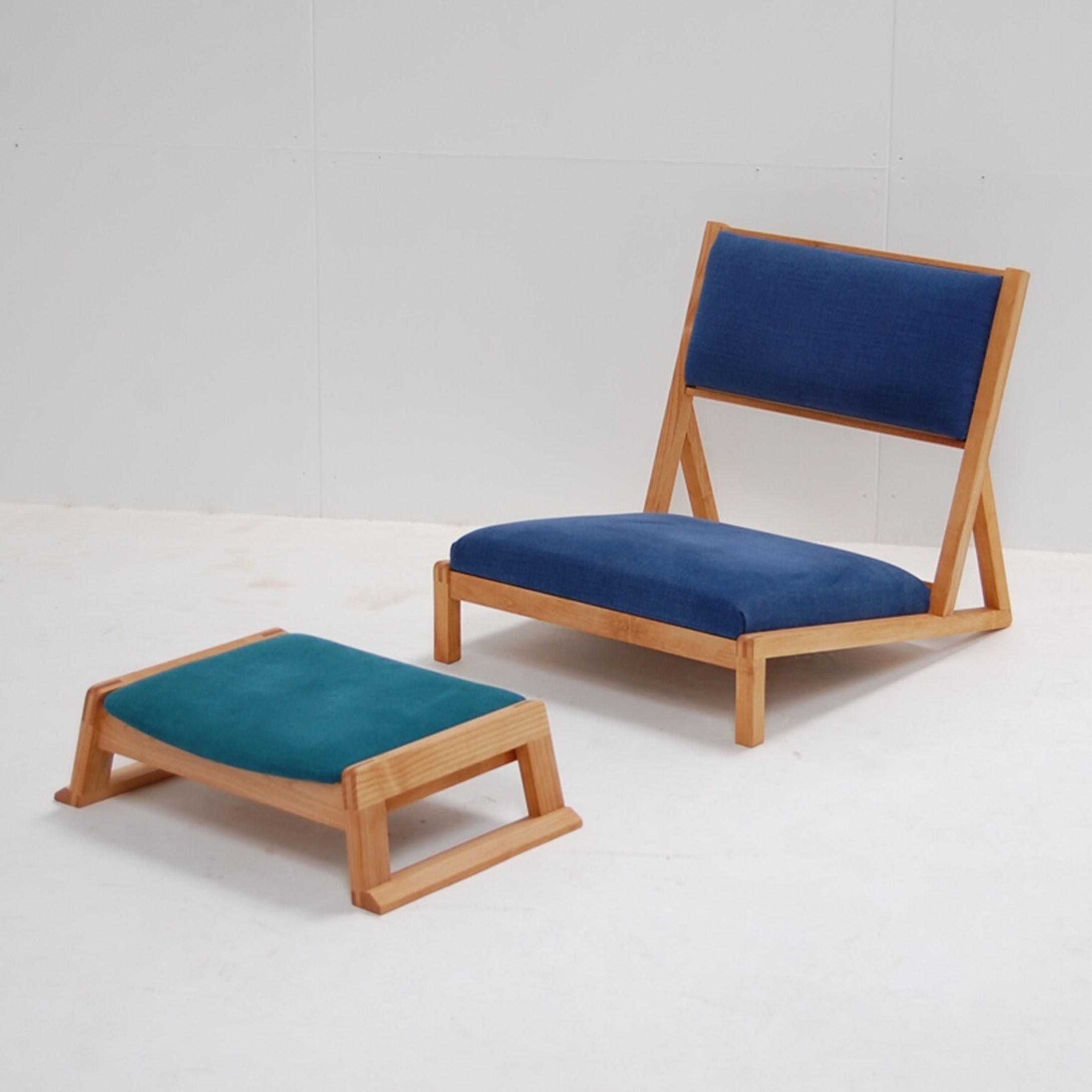 フットレスト。フットスツール。オットマン。｜ikususu FURNITURE