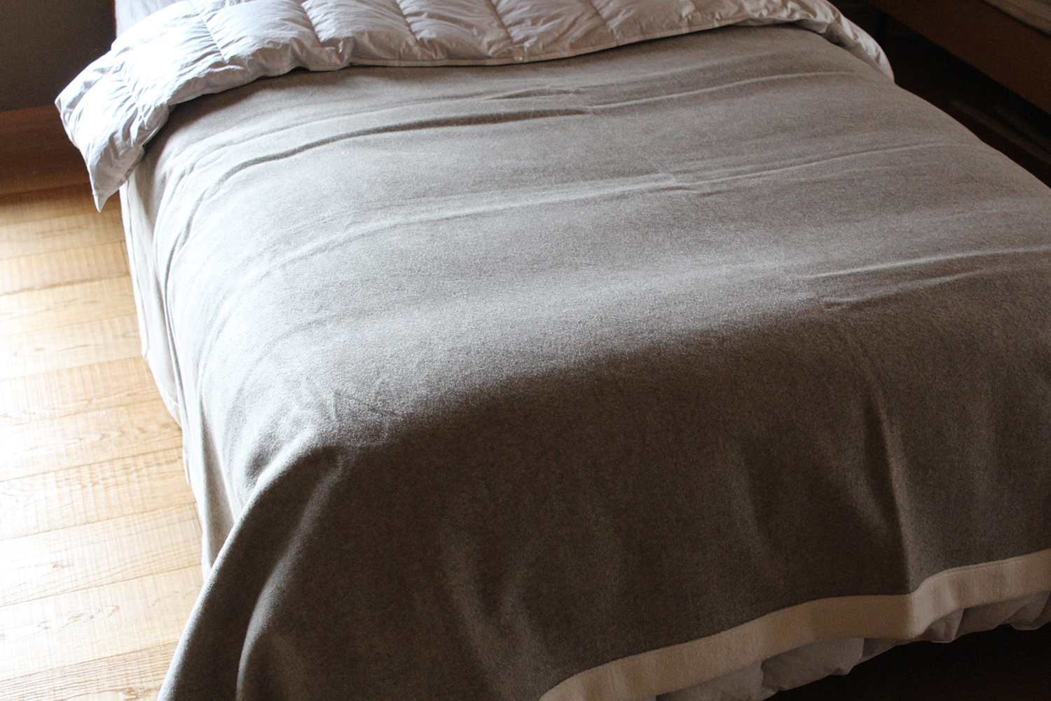 羽毛布団など布団(ふとん)の専門店 | 株式会社石田屋