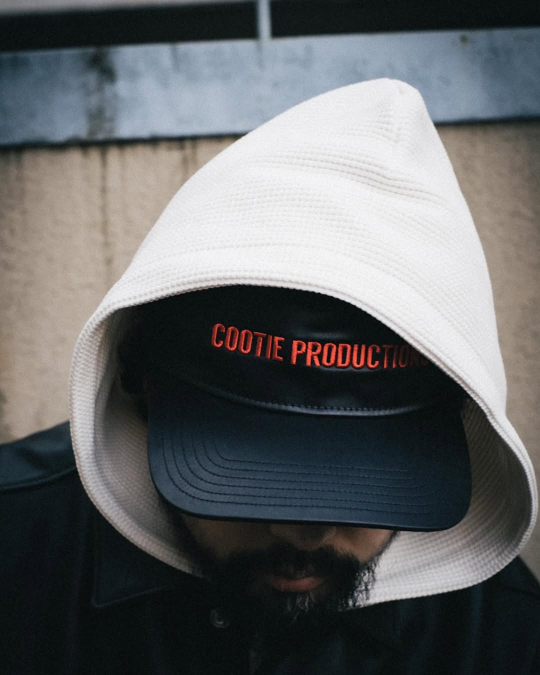 COOTIE PRODUCTIONS/Damp Coated Satin 5 Panel Cap（Black/Red）［5