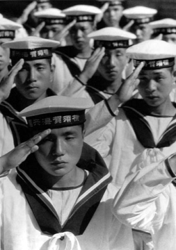日本カメラ博物館 JCII Camera Museum：真継不二夫作品展「海兵団」