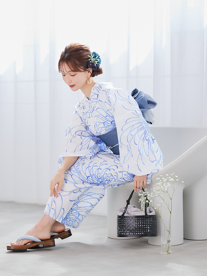 即日発送】白菊月の古典浴衣 【浴衣3点セット 浴衣/帯/下駄】[OF04