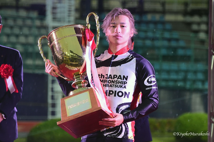 卒業生が日本一に輝きました！ - 大垣日本大学高等学校