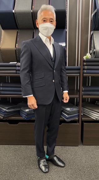 CANONICO 無地ネイビーを颯爽と…。-神戸三宮店スーツコレクション