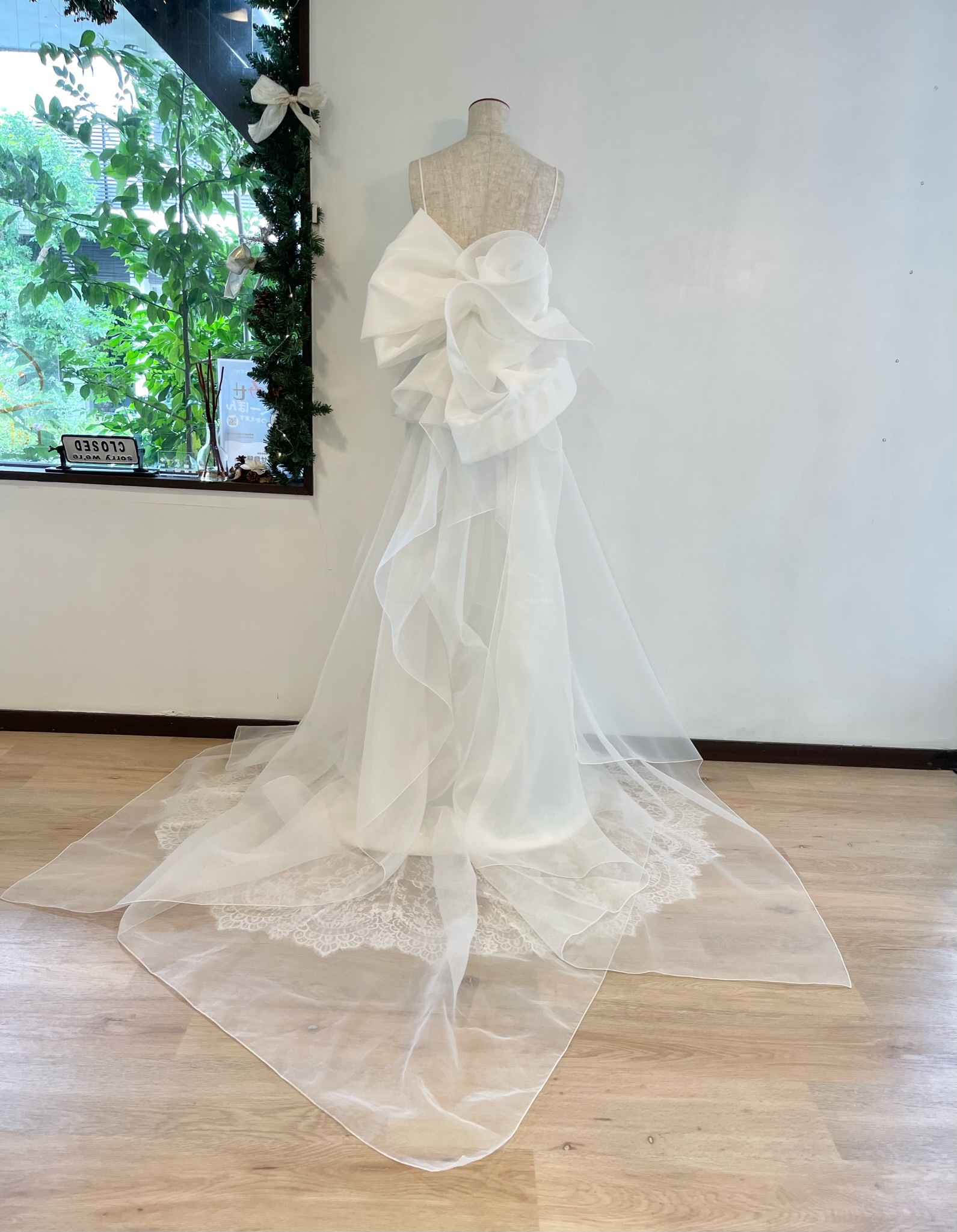 変わりバックリボントレーン付き | ウェディングドレス・東京・江東区