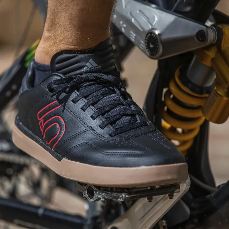 Five Ten Sleuth DLX MTB Shoes Black/Scarlet/Gum