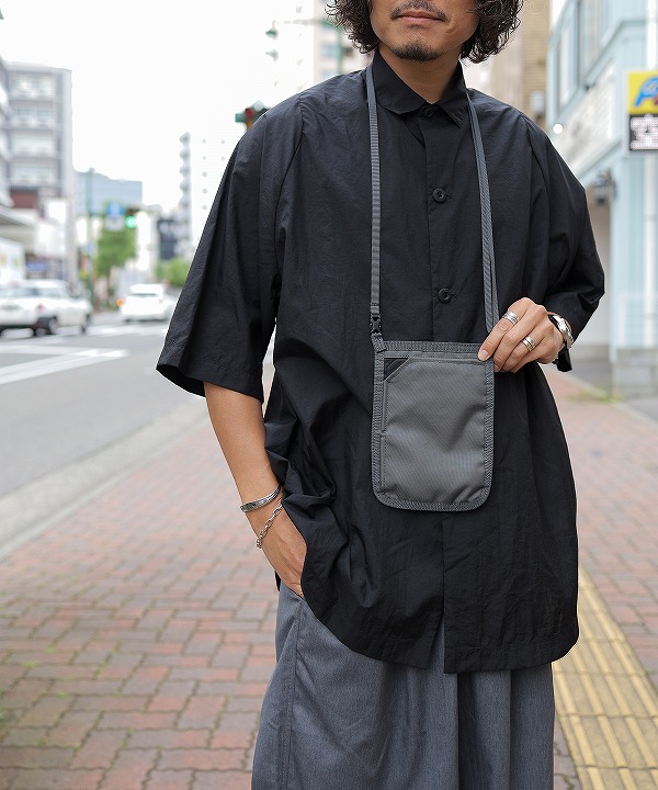 モノリス/MONOLITH NECK POUCH STANDARD S - STONE GRAY -[バッグ