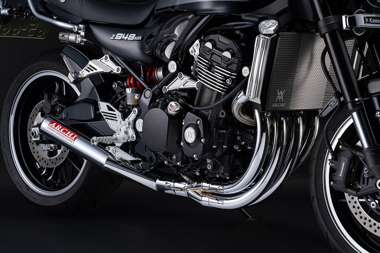 ショート管マフラーにロングテール、新型Z900RSで「当時感」を演出