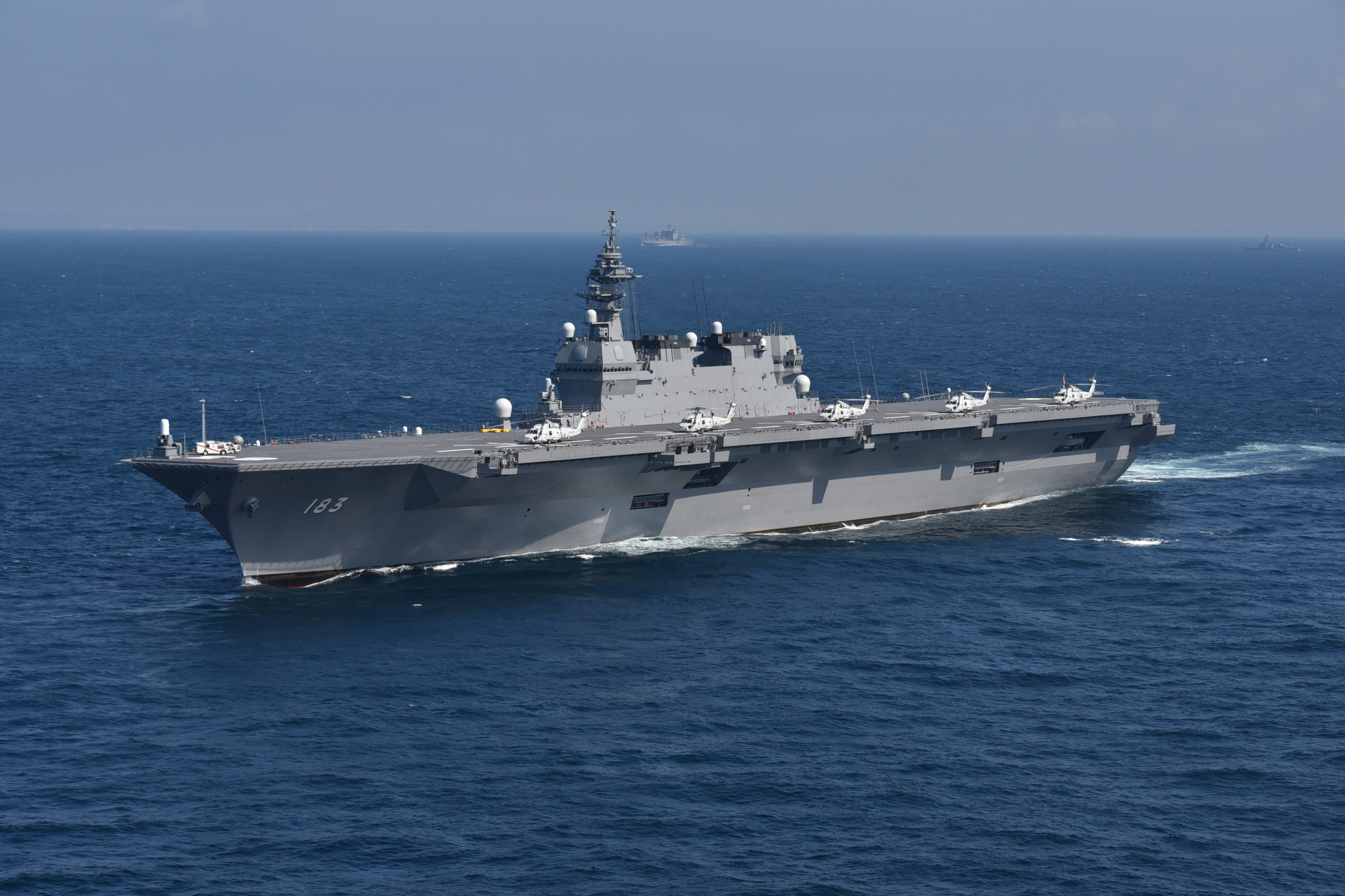 護衛艦「いずも」型｜水上艦艇｜装備品｜海上自衛隊 〔JMSDF