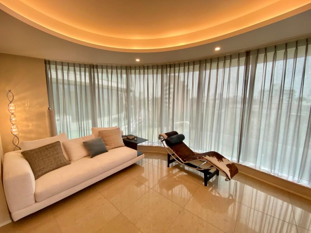 フィスバFISBAのレースでタワーマンションのオーダーカーテン | 東京