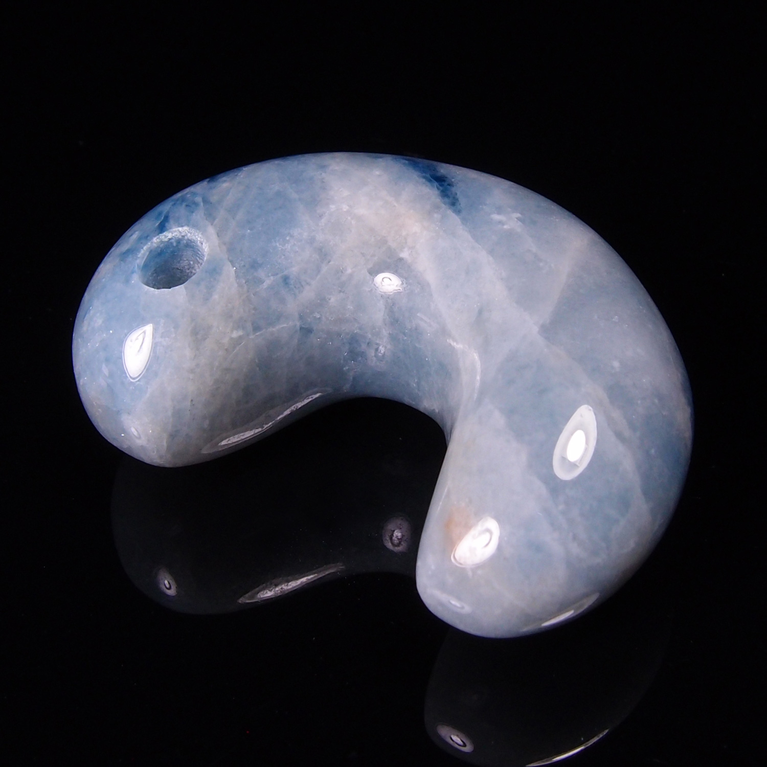 HS322 糸魚川入コン沢産青翡翠勾玉（まがたま） MoonMadness