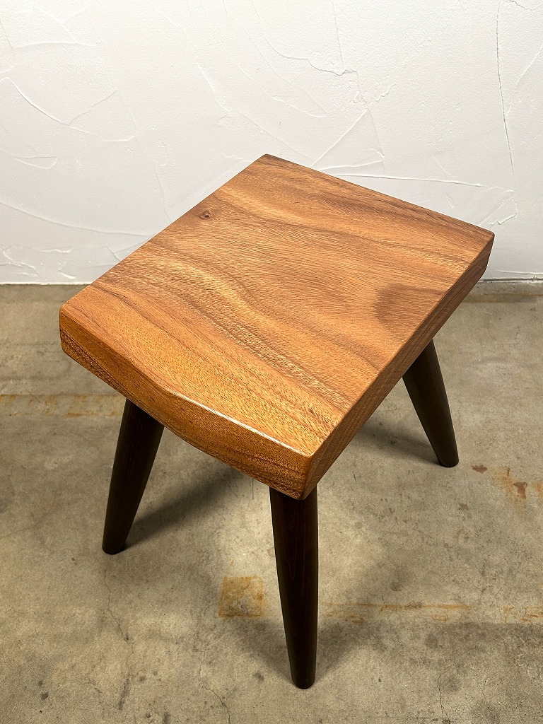 天然木 東京 新宿 東五軒町店展示 欅（けやき・ケヤキ）材 一枚板