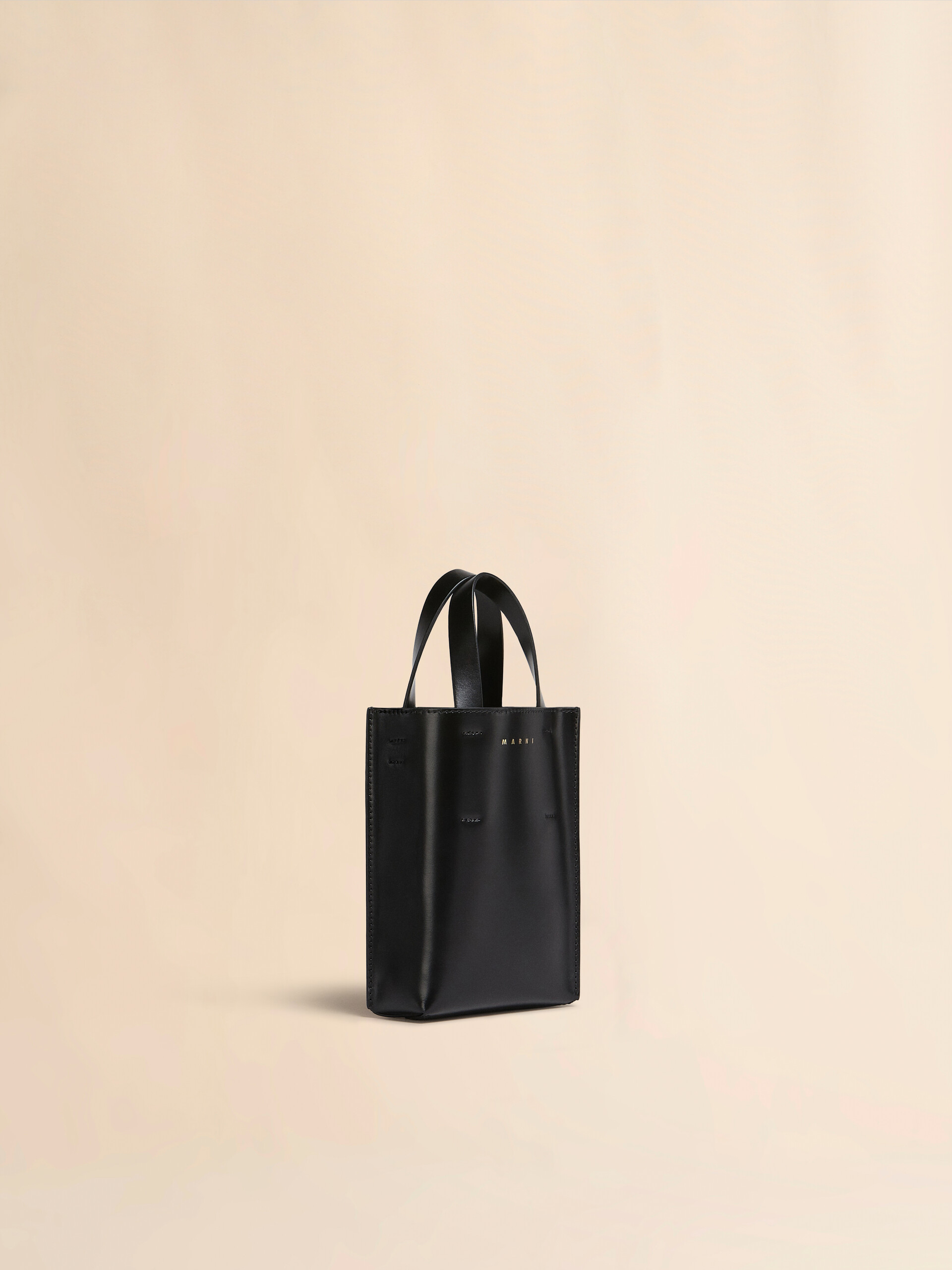 ブラック レザーMUSEOナノバッグ | Marni