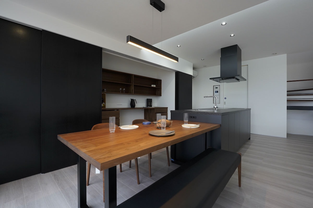 WILDWOOD THICK 41 DINING TABLE(幅 140cm × 奥行 65cm)の通販