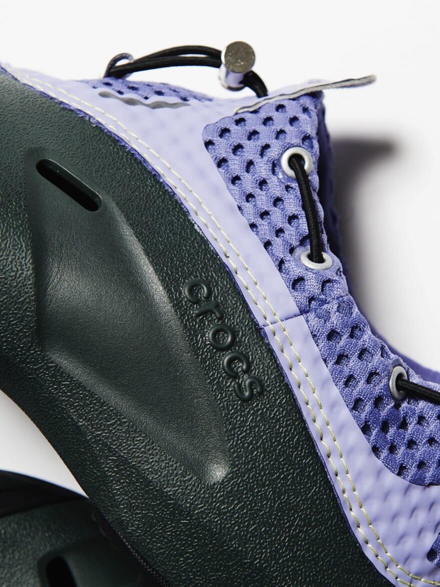 コラボな「クロックス」は街でもアウトドアでも大活躍。遊び心で夏の