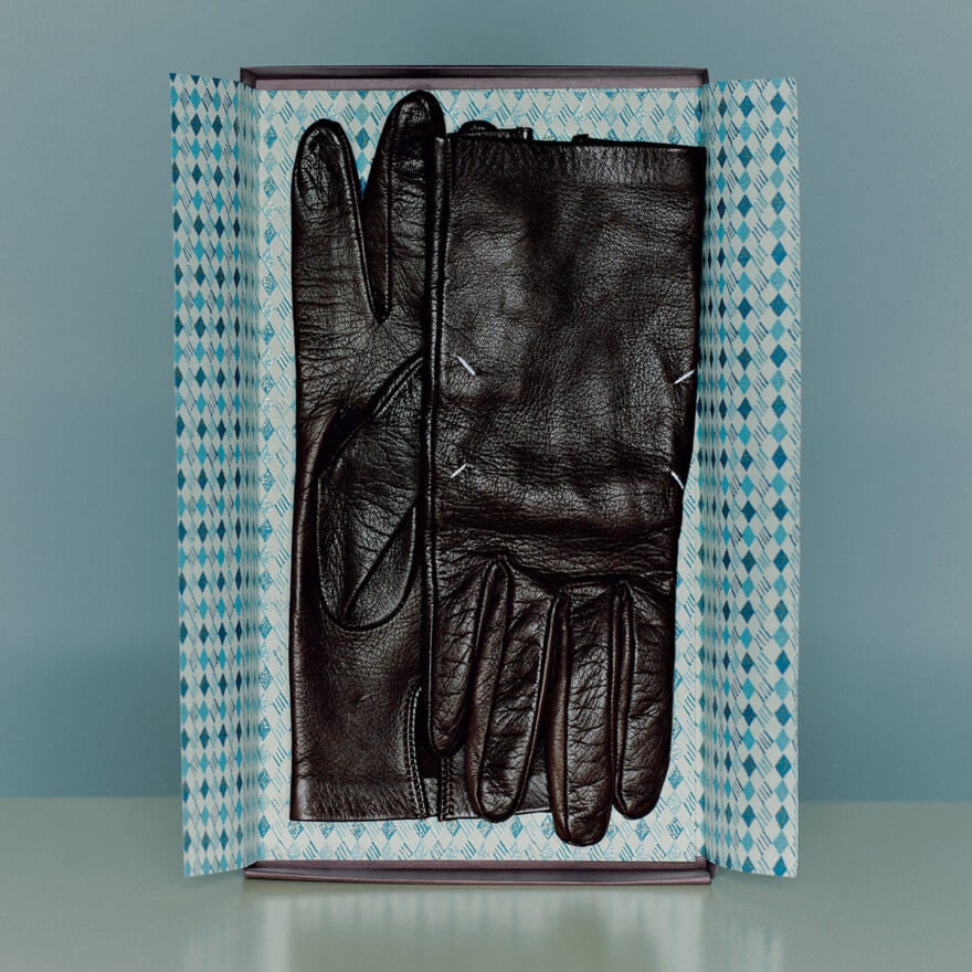 メゾン マルジェラのグローブ。レザーの温もりで冬を乗り越えて