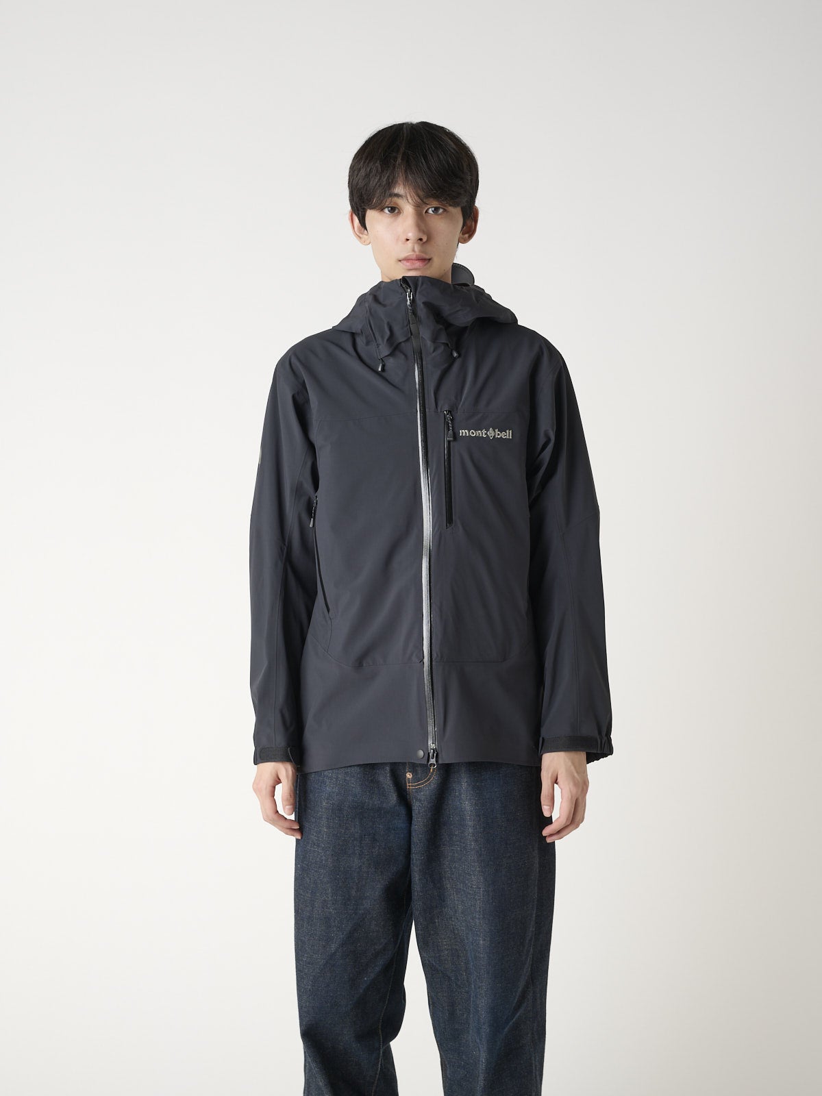 新作レビュー！「モンベル」の黒いシェルジャケット2着を徹底比較