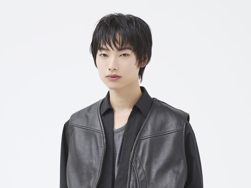 坂口健太郎の限定ポストカードを公開！ 写真集の発売まで、あと20日