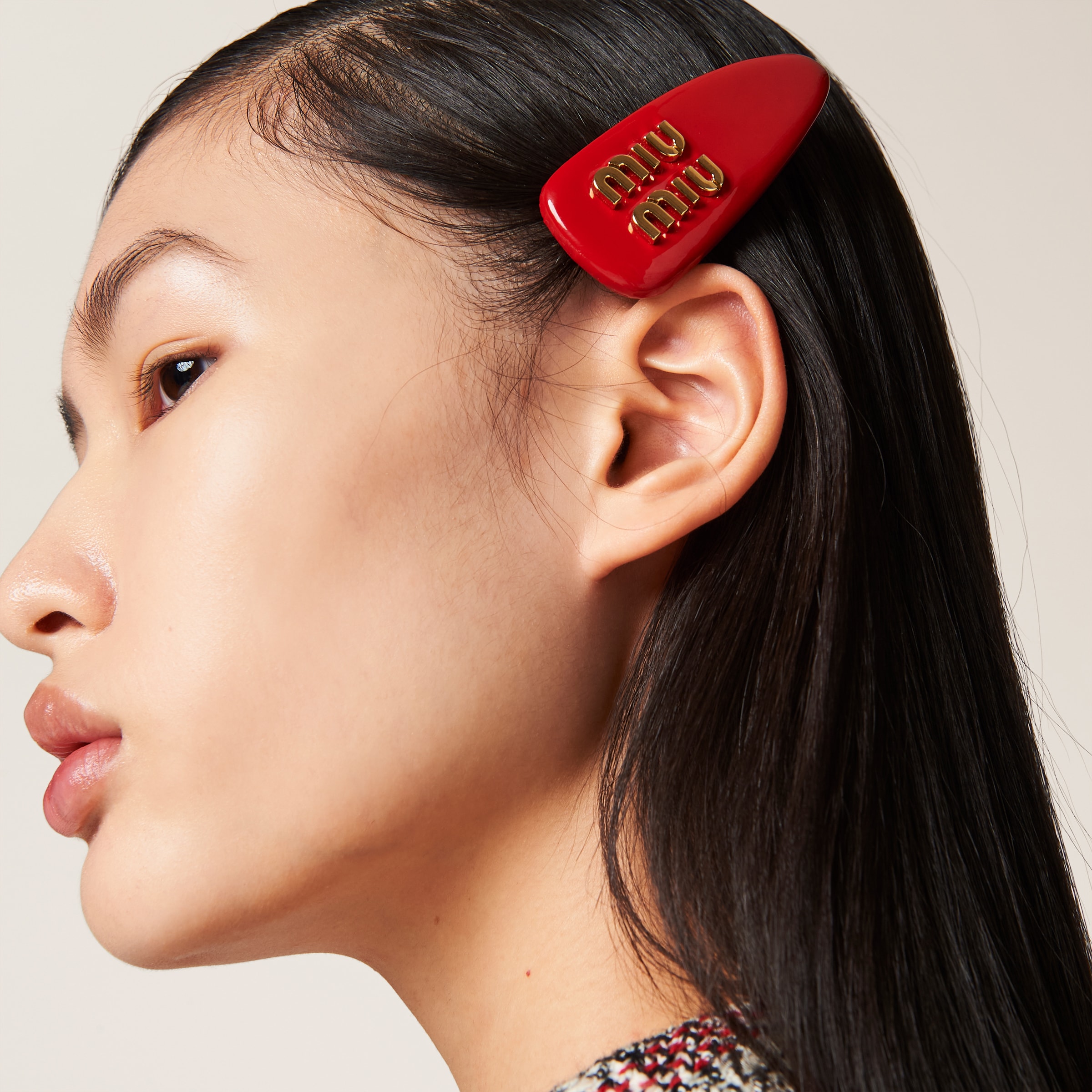 レッド パテントレザー ヘアクリップ | Miu Miu