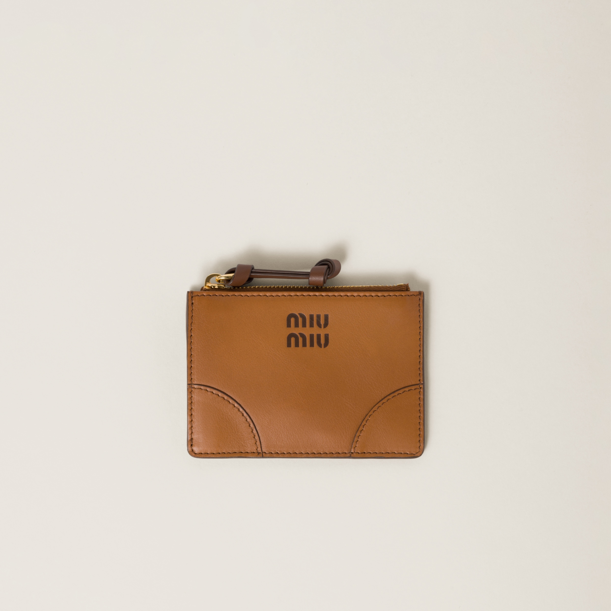 コニャックブラウン/パリサンダー レザー カードケース | Miu Miu