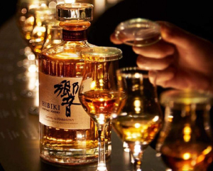 響 ハーモニー ウイスキー サントリー 箱付 700mlの通信販売