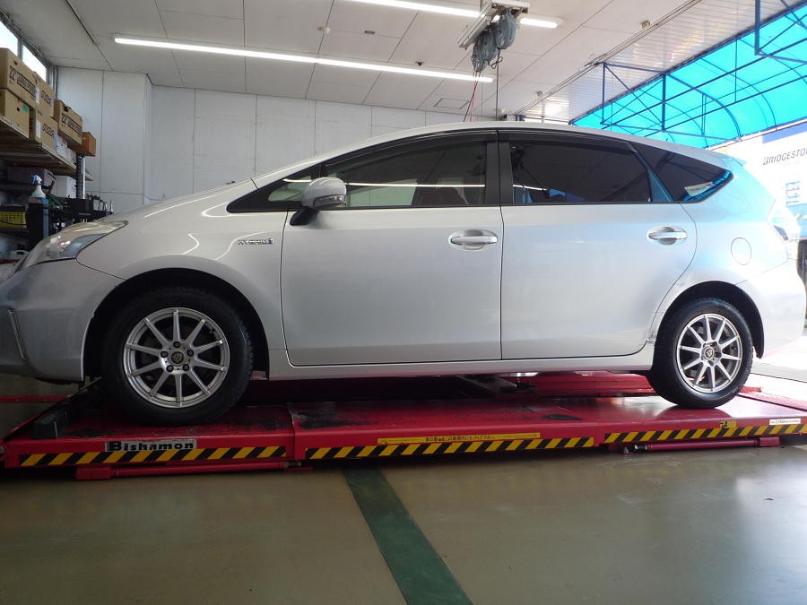 タイヤ交換】トヨタ プリウスアルファ オールシーズンタイヤ 205/60R16