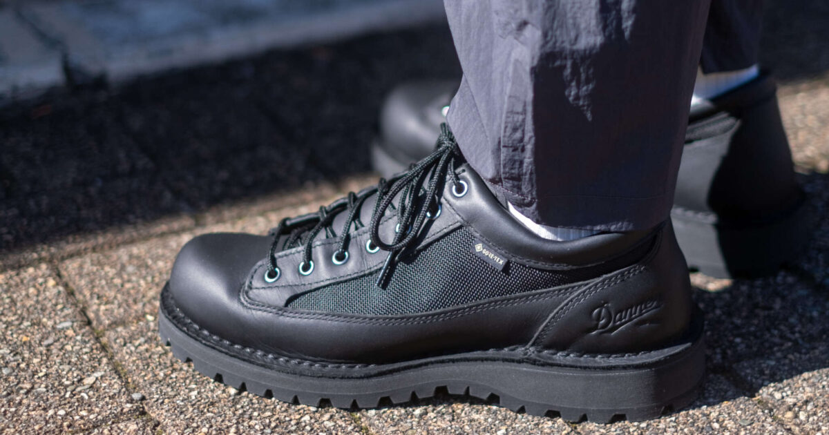 アウトドアからアーバンスタイルまで万能な「DANNER FIELD LOW