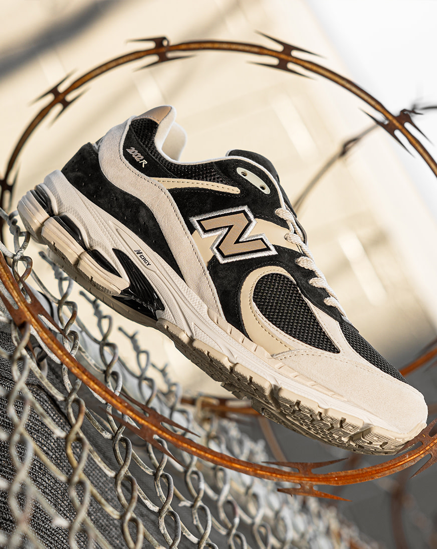 Shop New Balance 2002 M2002RTZ black | SNIPES USA