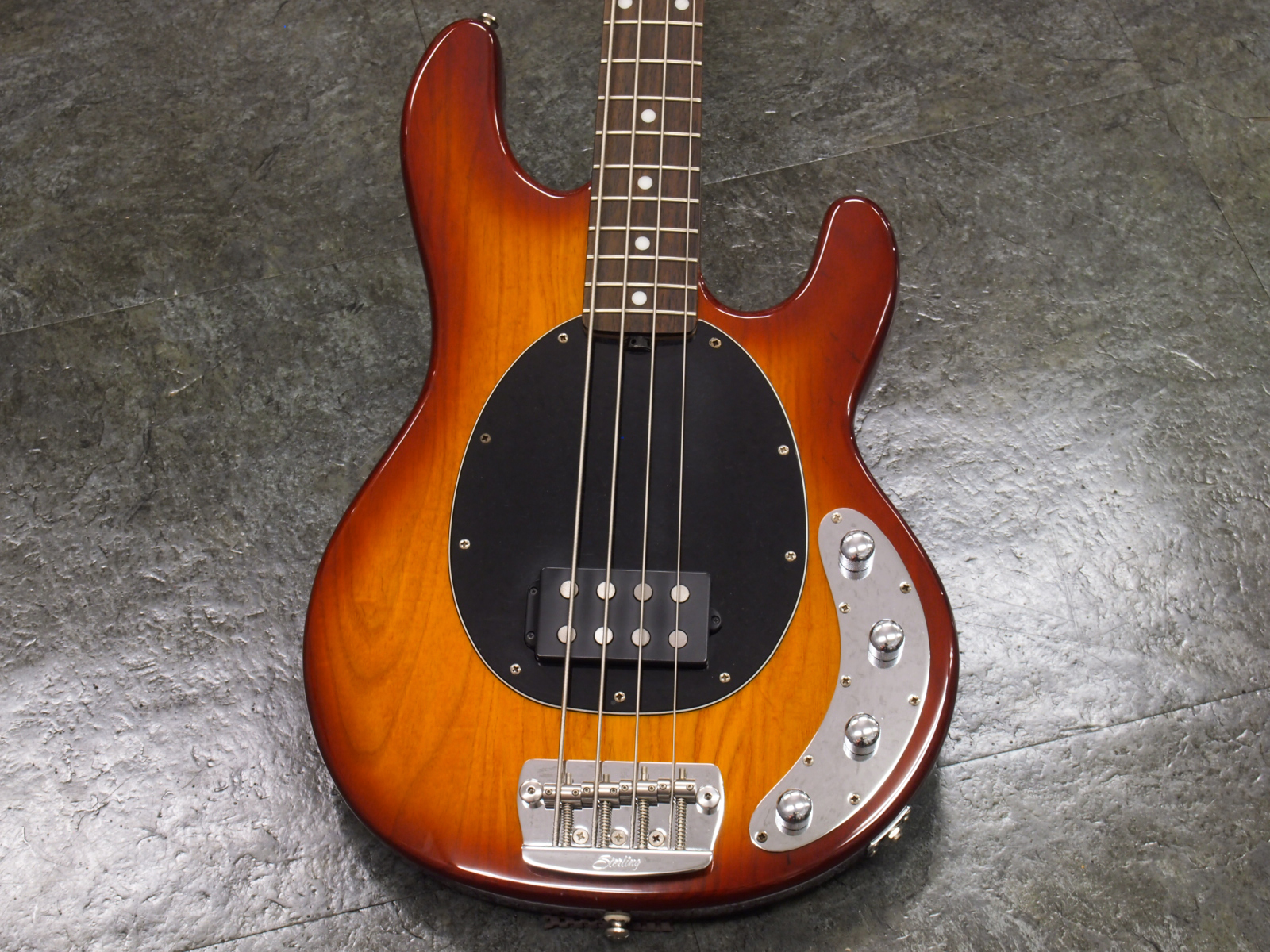 Sterling by MUSIC MAN RAY34 Honey Burst 税込販売価格 ￥58,000