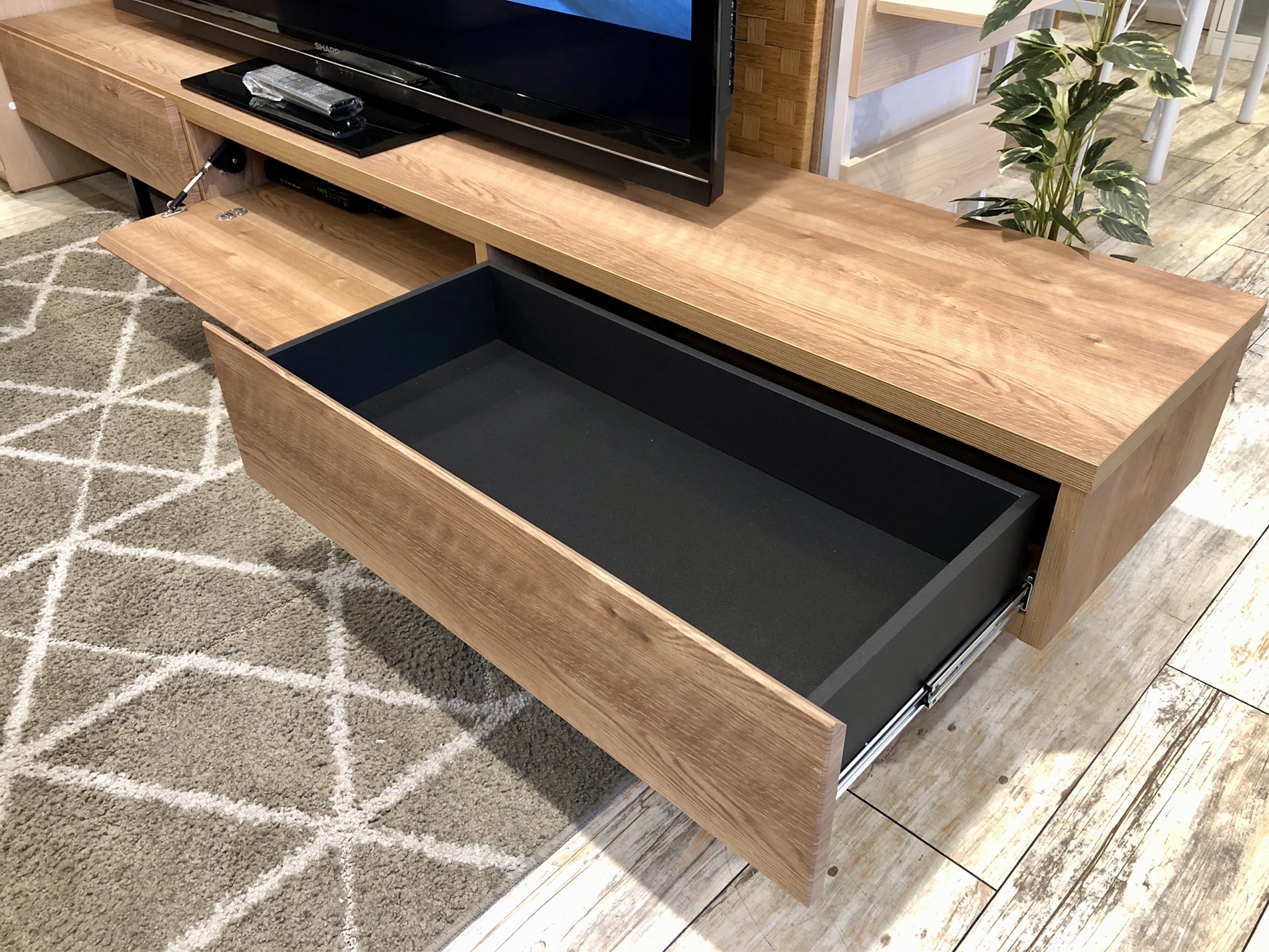 LOWYA 日本製 テレビボード W2400 脚付き ローボード 買取しました