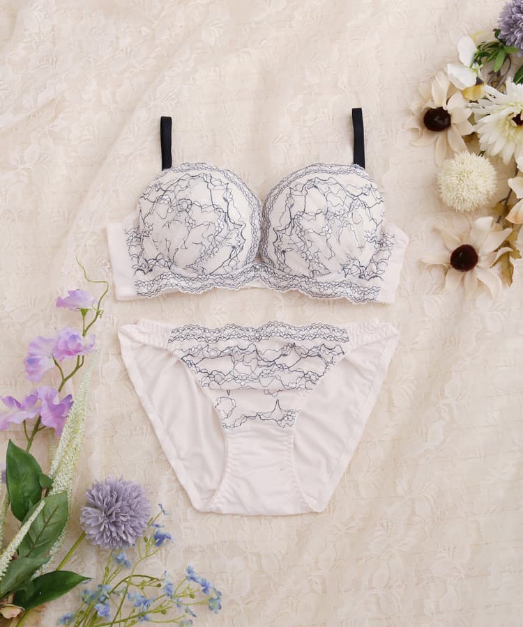 SALE】【northerly】 クラシカルレースふわもりブラセット ｜San-ai