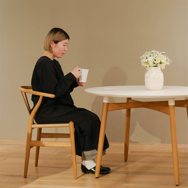 BA103 ダイニングテーブル φ110cm / オーク材 オイル仕上げCarl Hansen