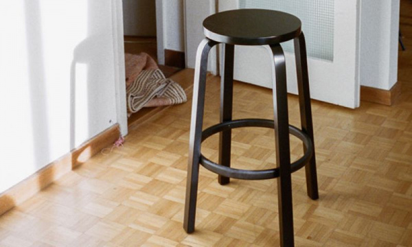 ハイスツール64 / ブラックラッカー H75cmArtek（アルテック） | 公式