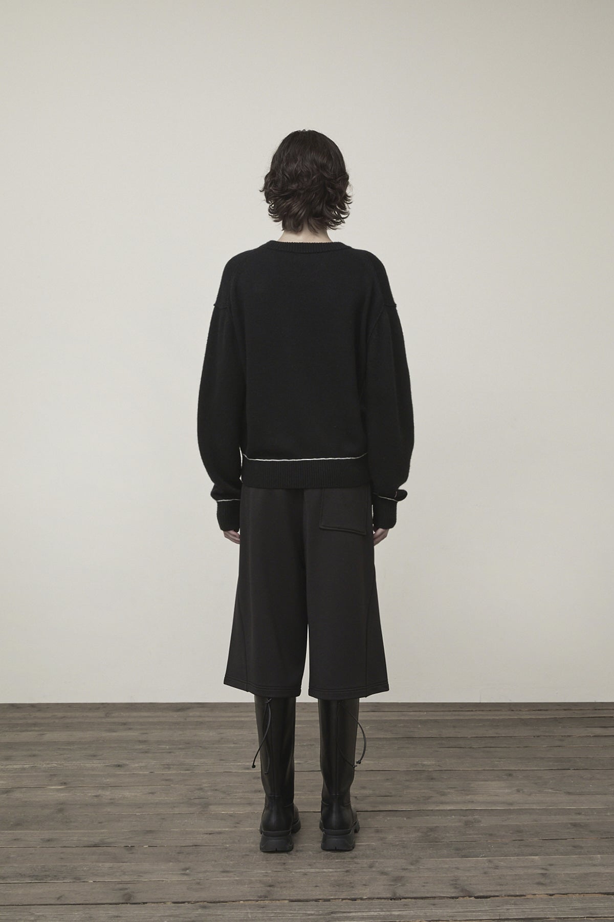 MATIN KIM COLOR TRIM LINE LOGO PULLOVER IN BLACK – SeoulSeoul