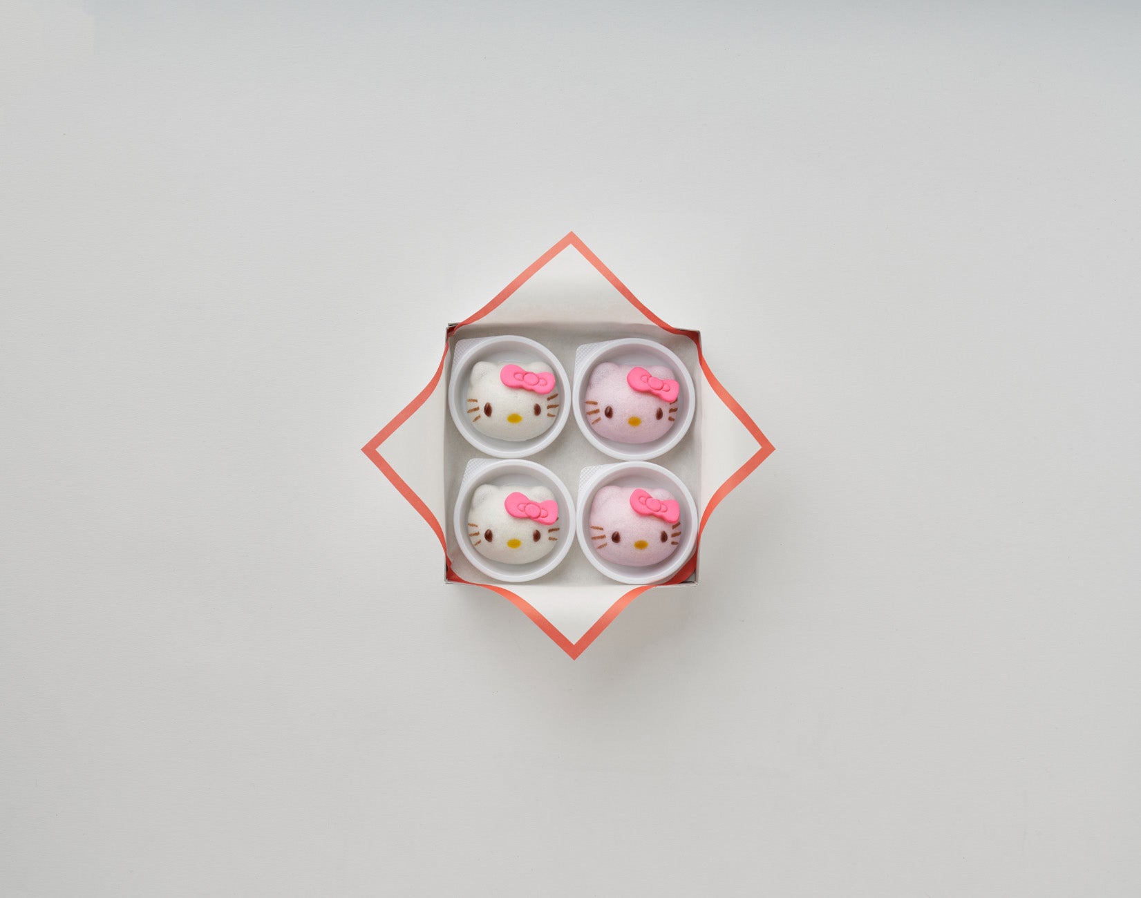 ハローキティ饅頭 4個入 – 塩瀬総本家