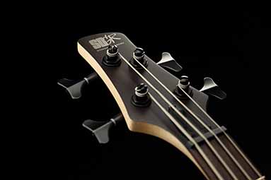 あらゆるベーシストのこだわりに応えるベース 島村楽器 × Ibanez