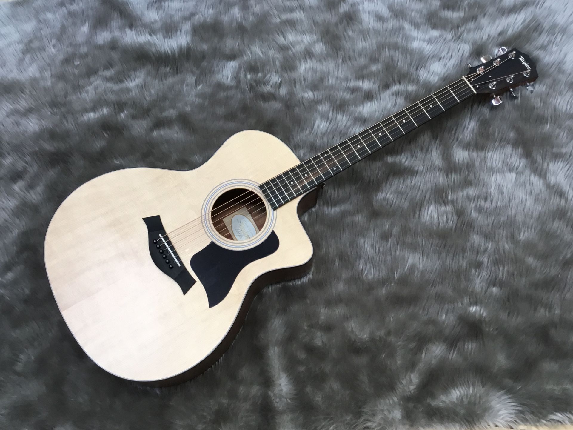 新着入荷情報】Taylor 114ce 214ce が入荷しました