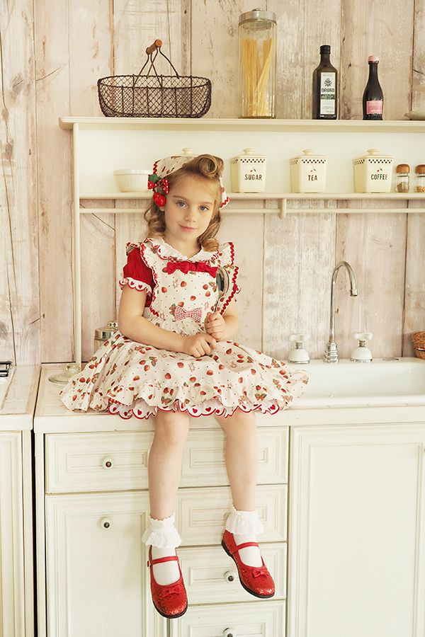 いちごプリントエプロンセット”発売のお知らせ :: Shirley Temple