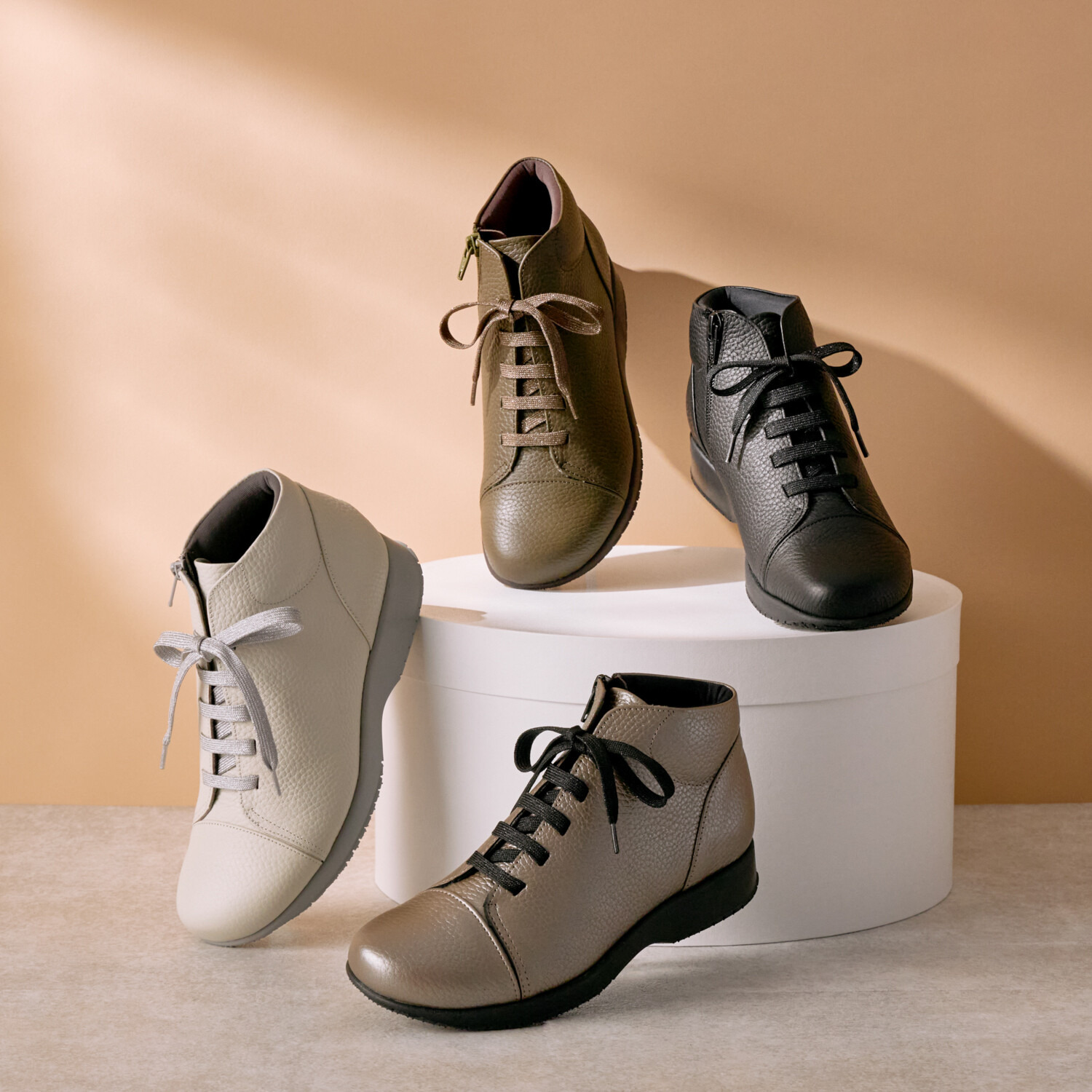 ミスキョウコ 日本製 はっ水ソフト牛革 ふわふわな履き心地 ラメひも