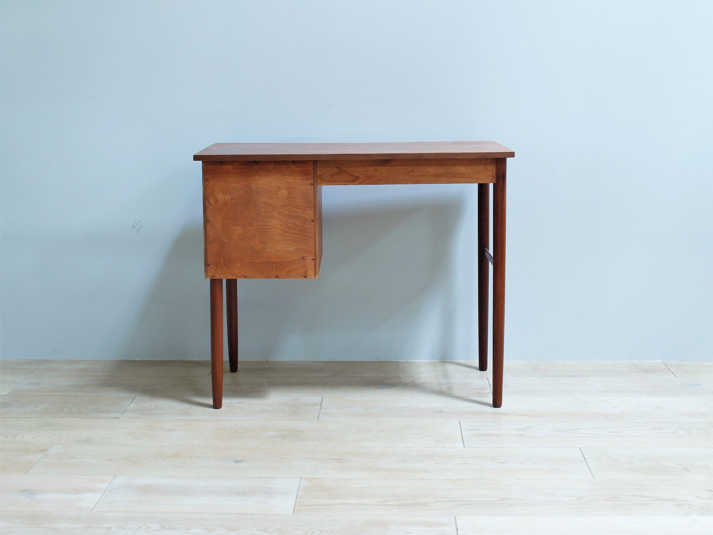 DESK｜FURNITURE & RUG｜SLOW HOUSE（スローハウス）