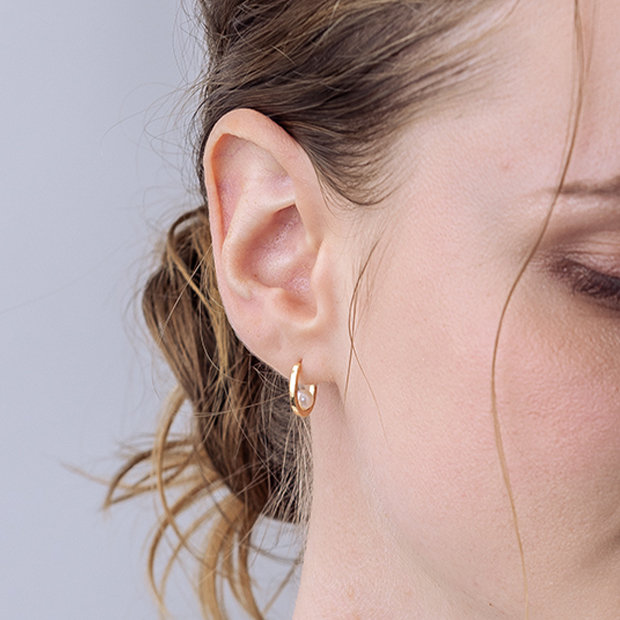CLICK HOOP PEARL PIERCED EARRING(S/片耳用)(2ZP1645)K18 ピアス