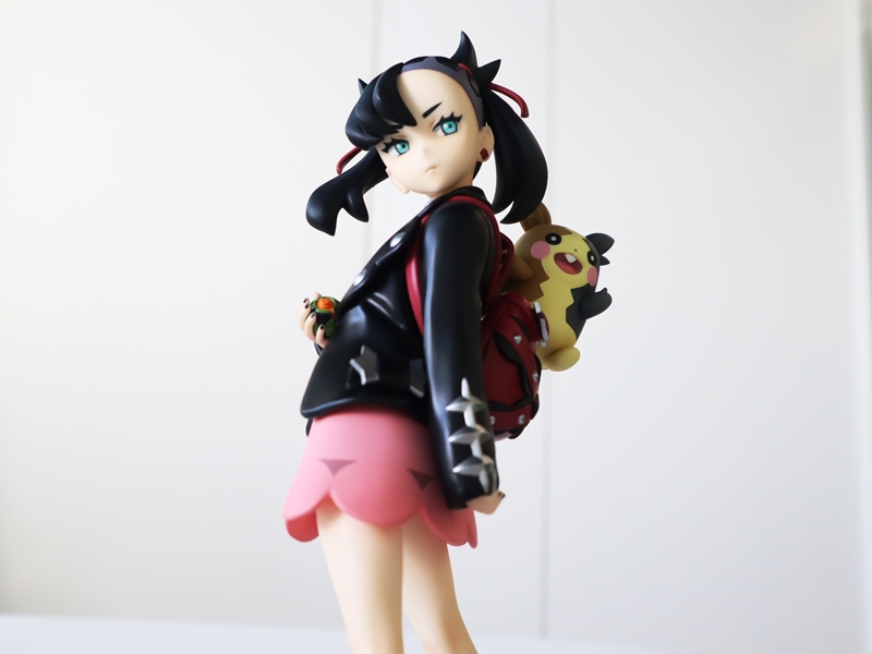 パンク系ファッションに身を包むスパイクタウンのアイドル「マリィ