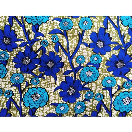 アフリカ布の中でも高級なワックスプリント。西アフリカではパ―ニュと