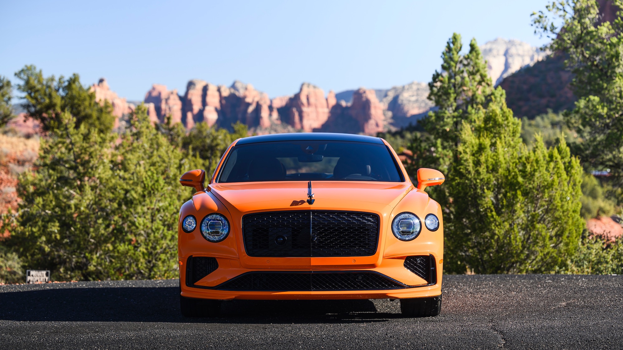 Bentley hybridizes its Flying Spur and boosts its range to 515