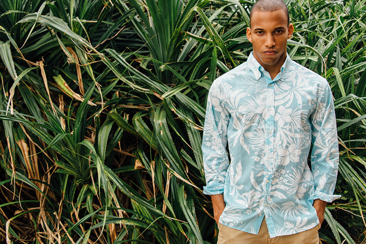 夏のリゾートで活躍のベストアイテム ロングスリーブアロハシャツ