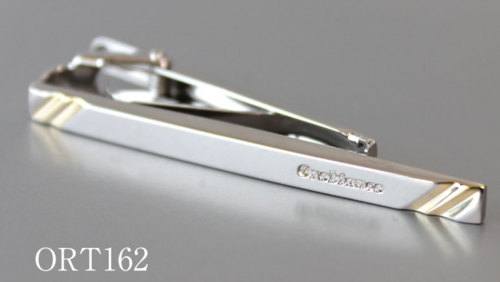 Orobianco【オロビアンコ】のネクタイピンに裏面彫刻ができるように