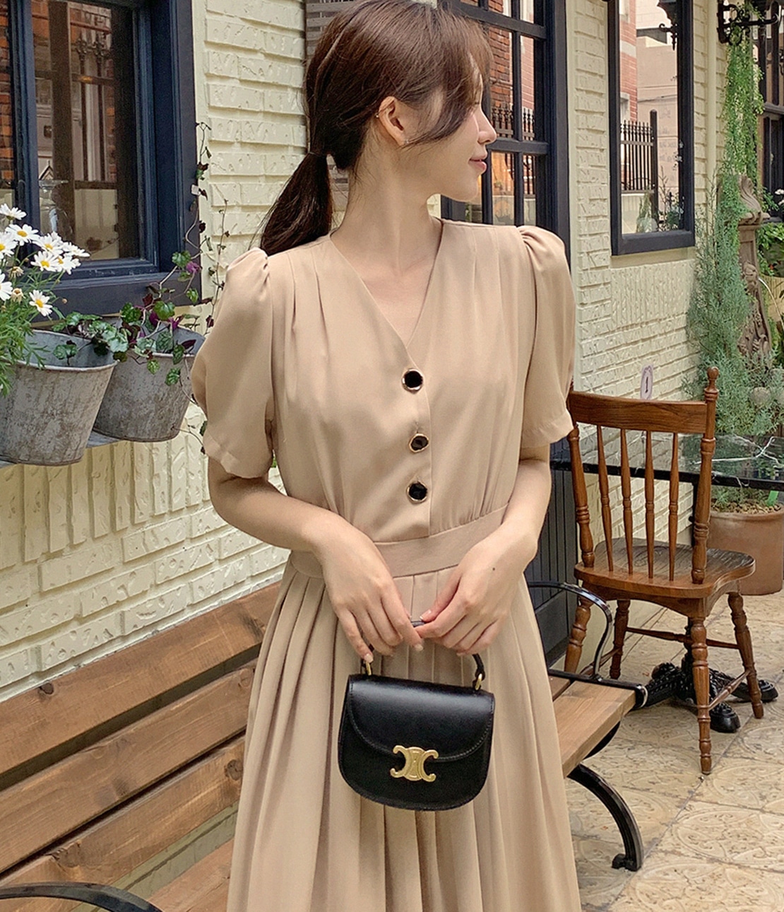 ゴールドフレームボタンプリーツ半袖ワンピース(1 ベージュ): PEACH