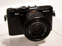 ソニー、フルサイズ“Exmor”CMOS搭載のコンデジ“Cyber-shot”「DSC-RX1