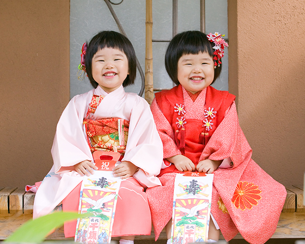 七五三☆3歳女の子 双子ちゃんご姉妹で♪ | 福岡市の老舗フォト